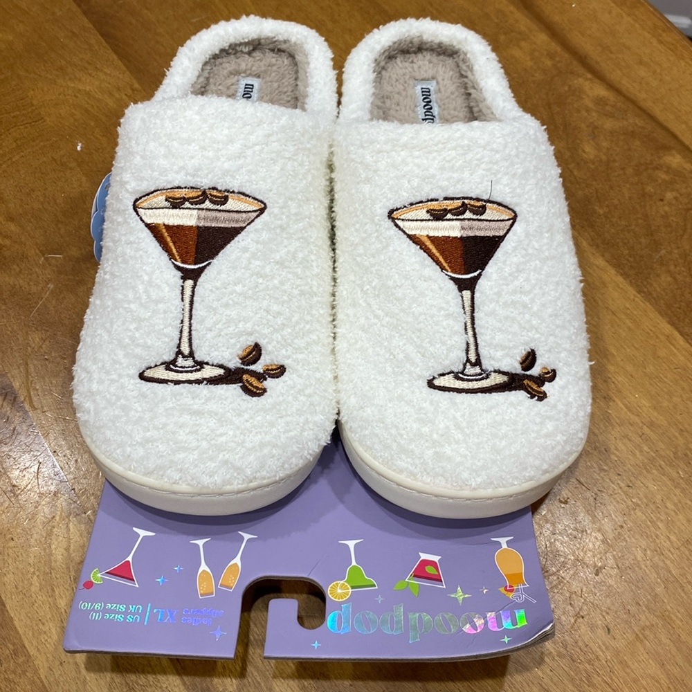COPY - NWT.  Moodpops, ladies size S (5/6), slippers.